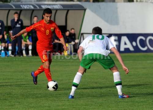 Fljamur Tairi (L) in action for Macedonia U21; photo: ffm.com.mk